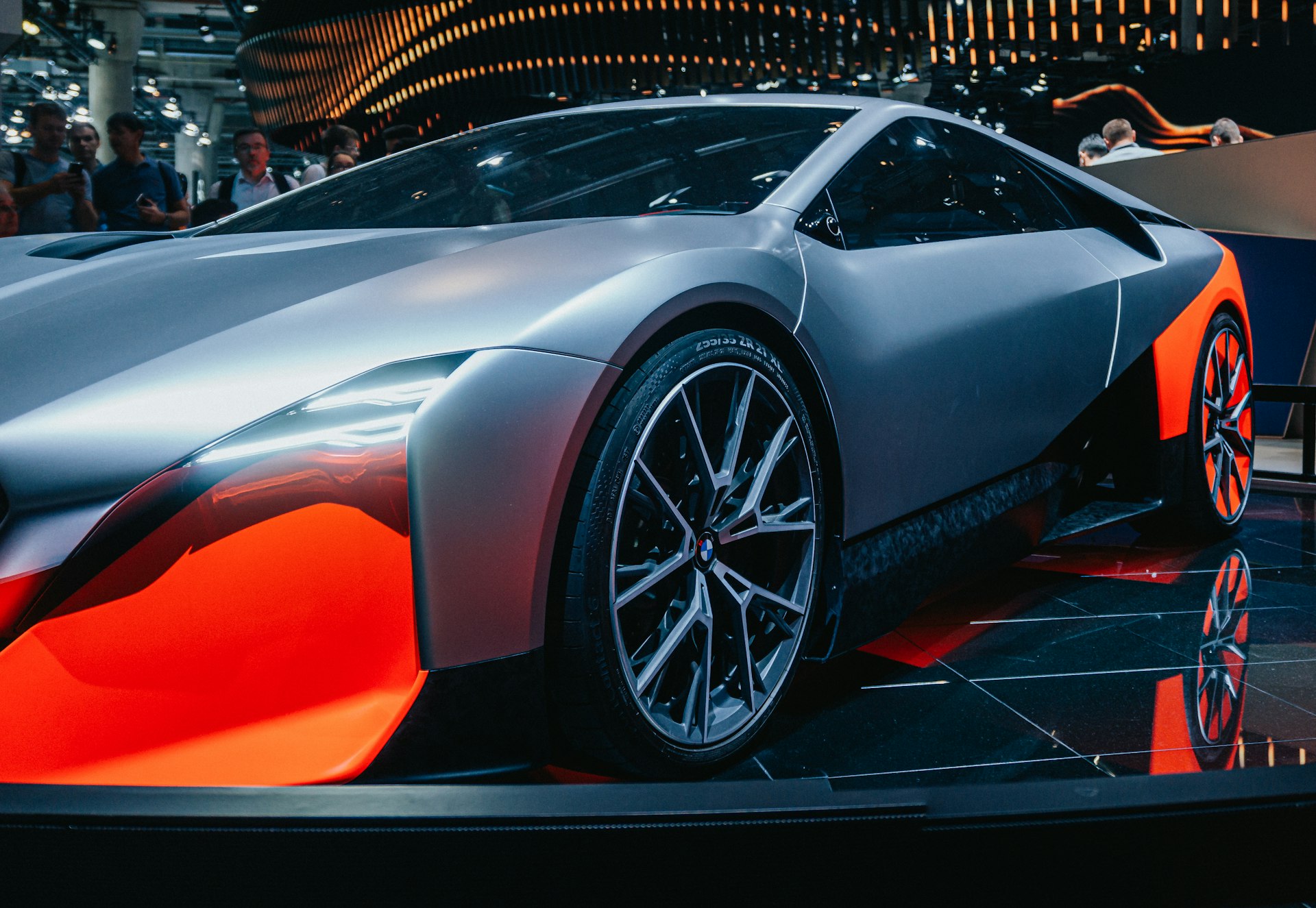 Transforming the Luxury Car Experience: How Digital Innovation is Redefining the Market