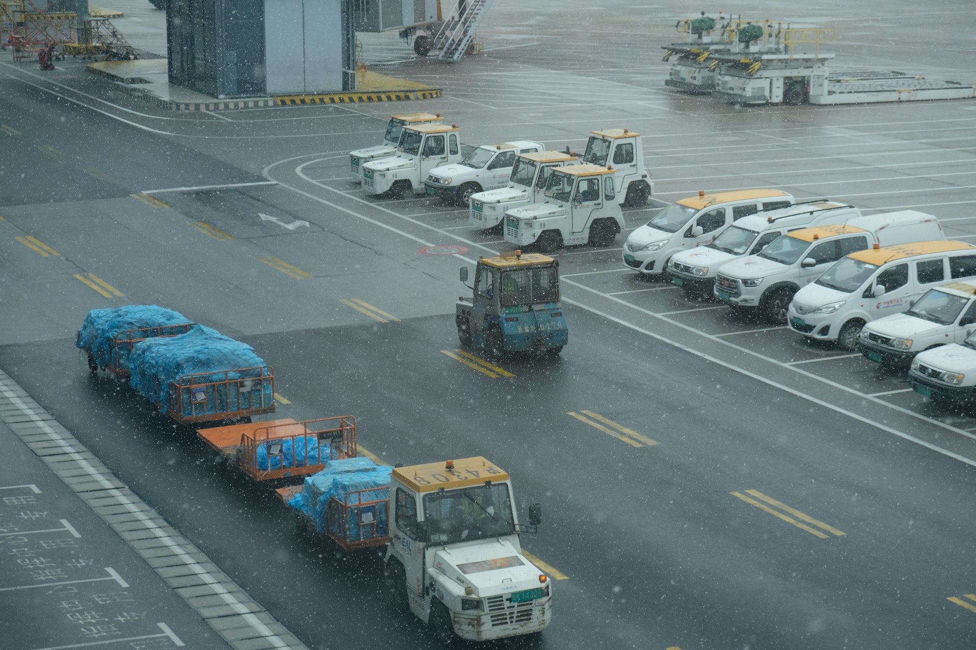 Navigating the Future of Zero-Emission Heavy-Duty Trucks: Trends, Challenges, and Opportunities